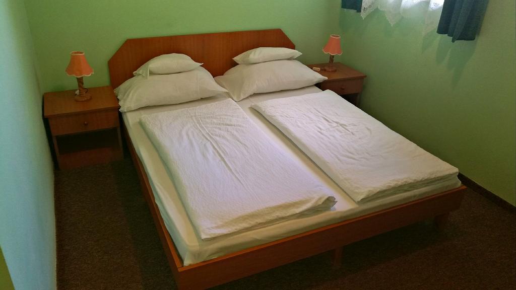 Bed and Breakfast Füzi Panzió Sopron Exterior foto